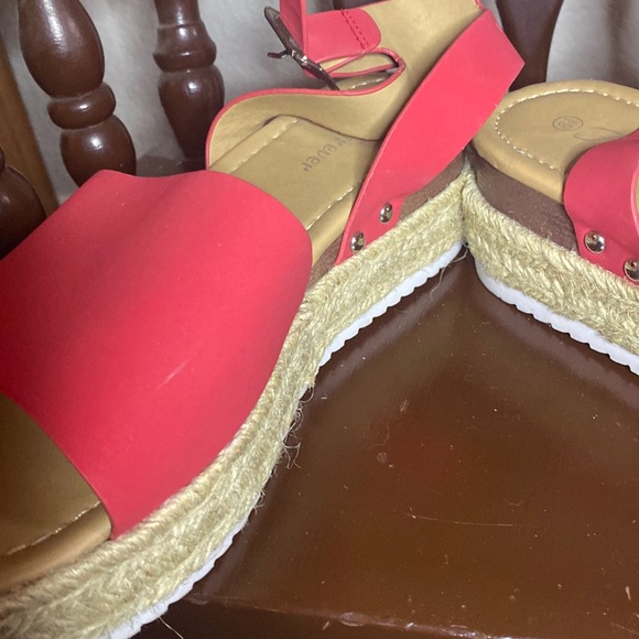 Red Strap Forever Sandals - Picture 10 of 11